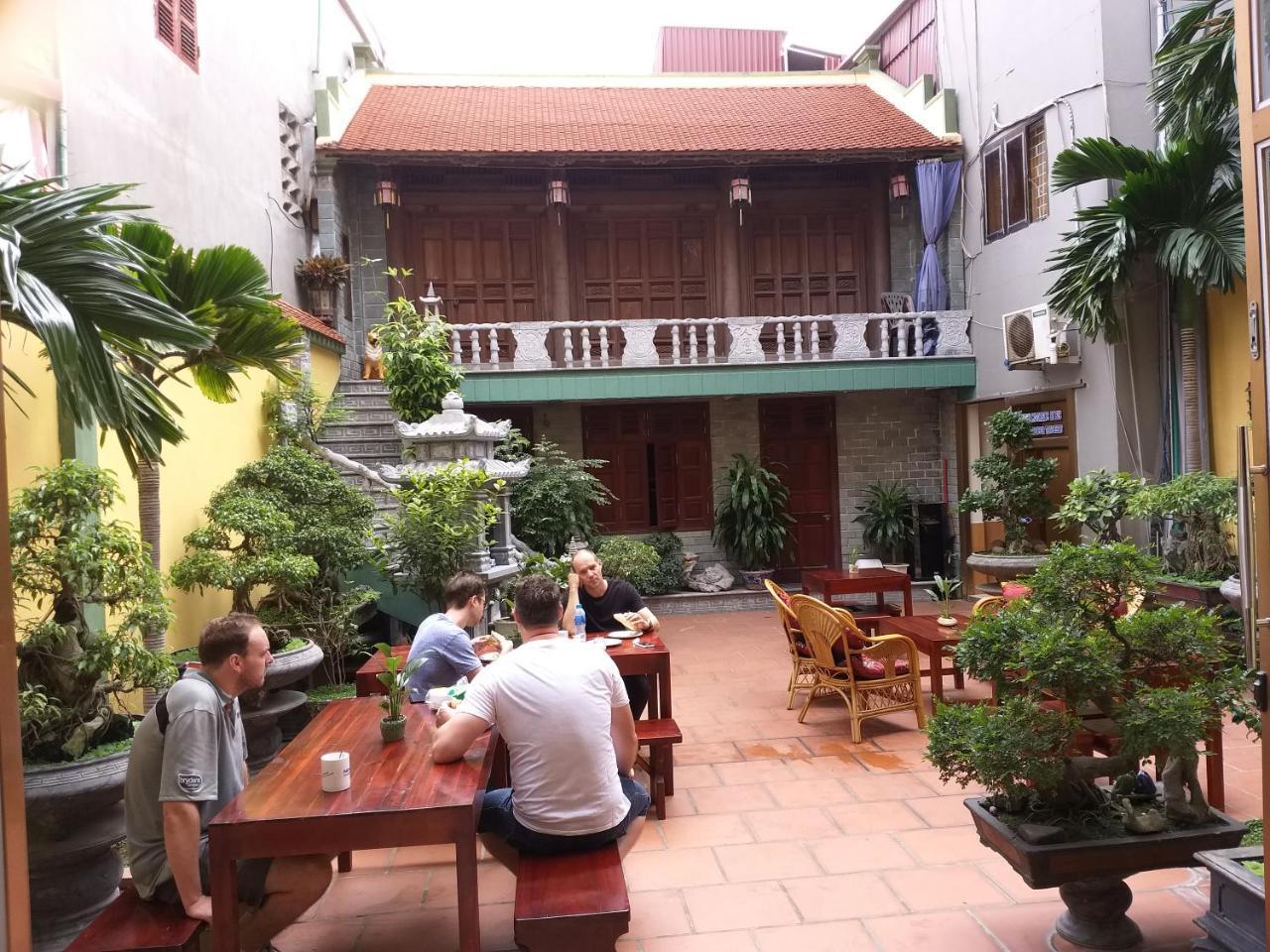Le Hotel