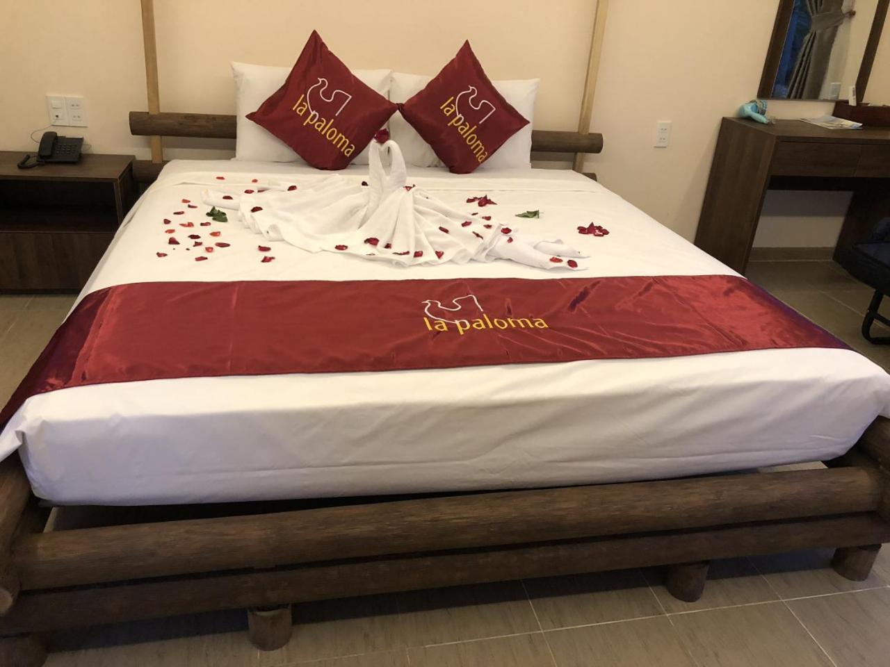 La Paloma 3*