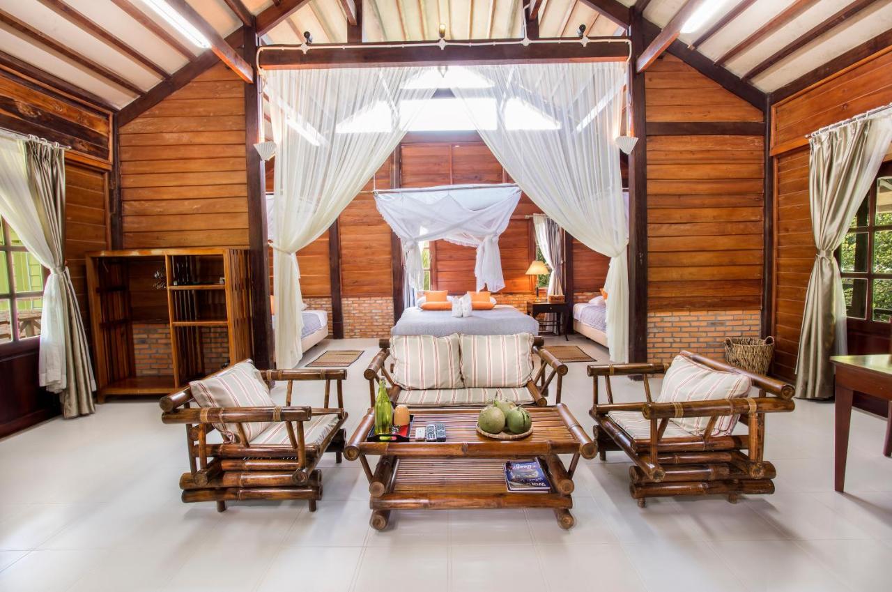 Jungle Hotel