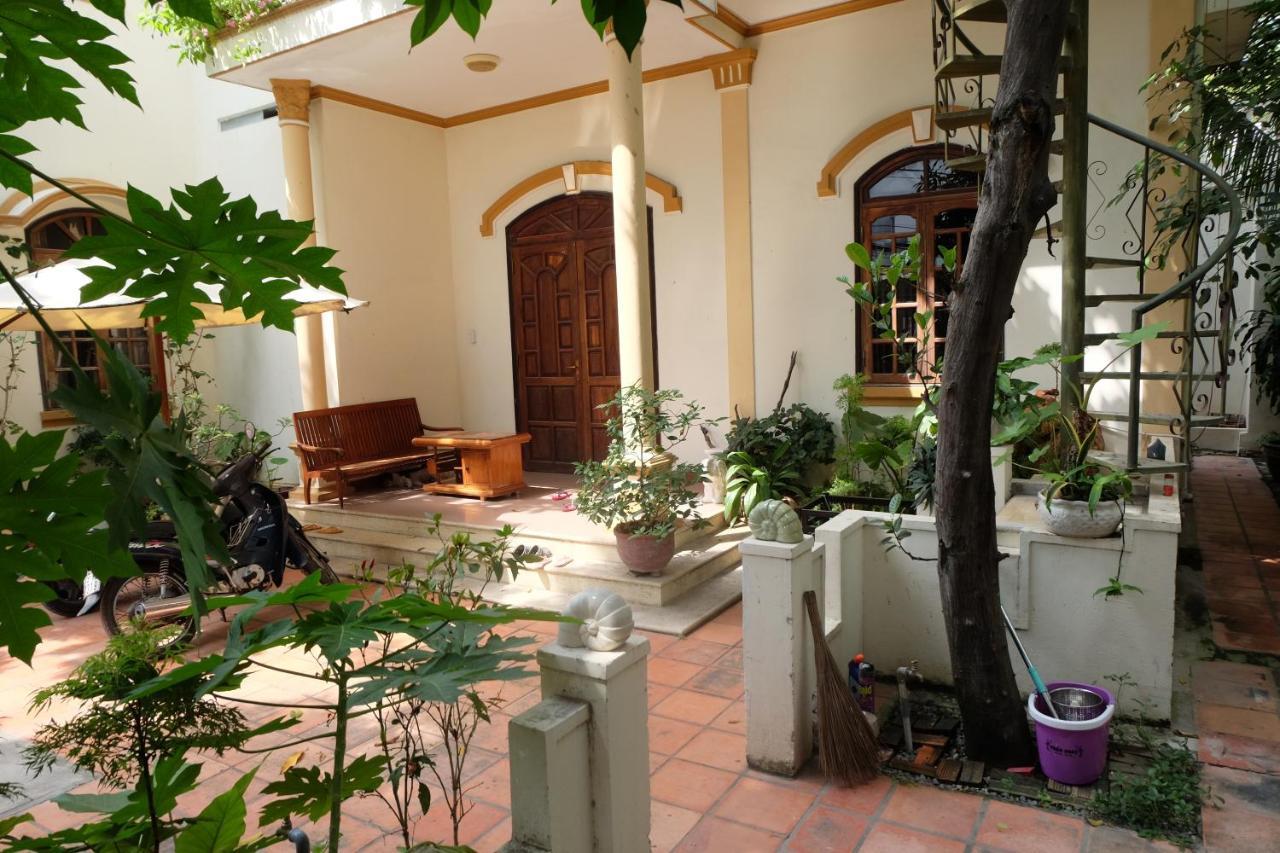 Moon House Tropical Garden - Valentine *