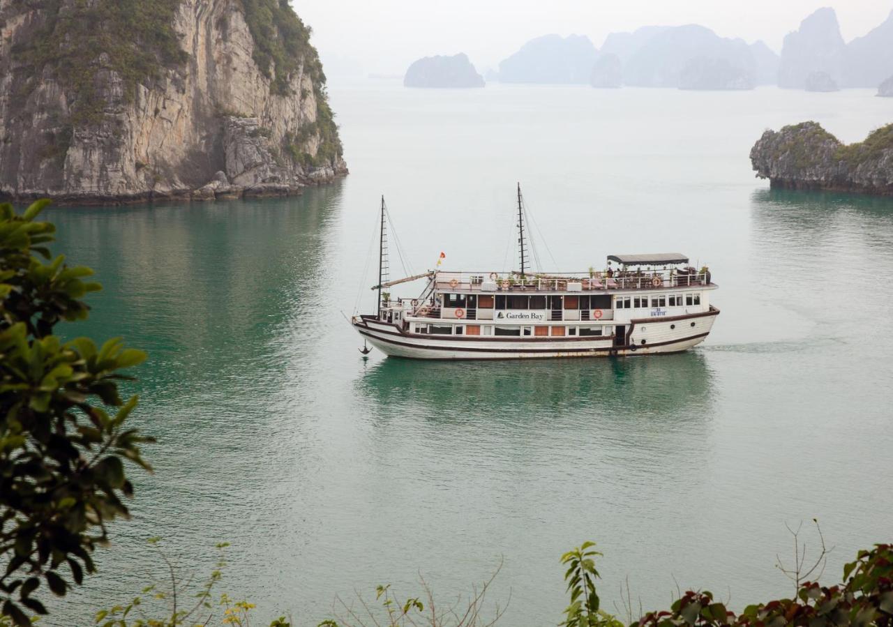 Garden Bay Premium Cruise