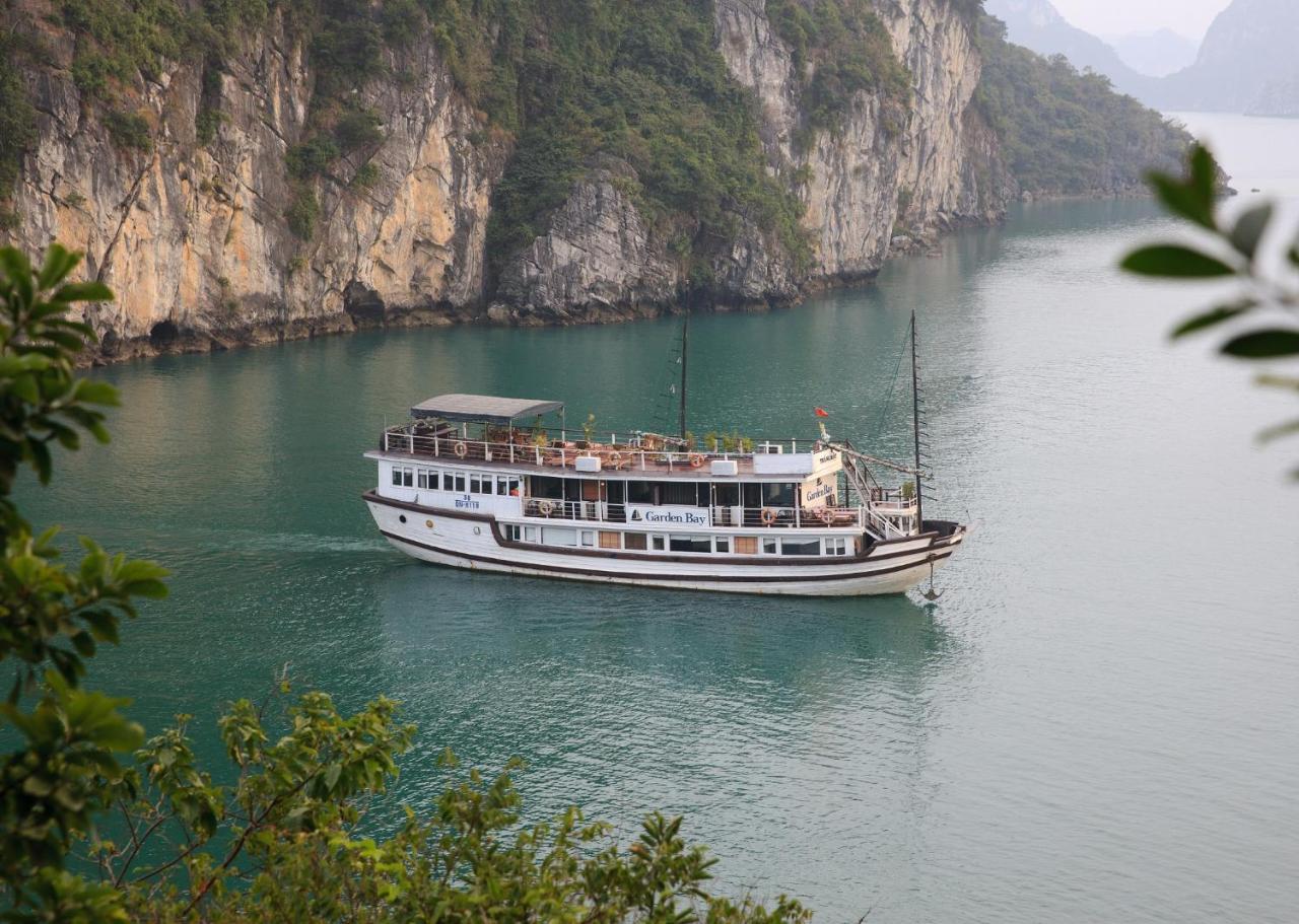 Garden Bay Premium Cruise 