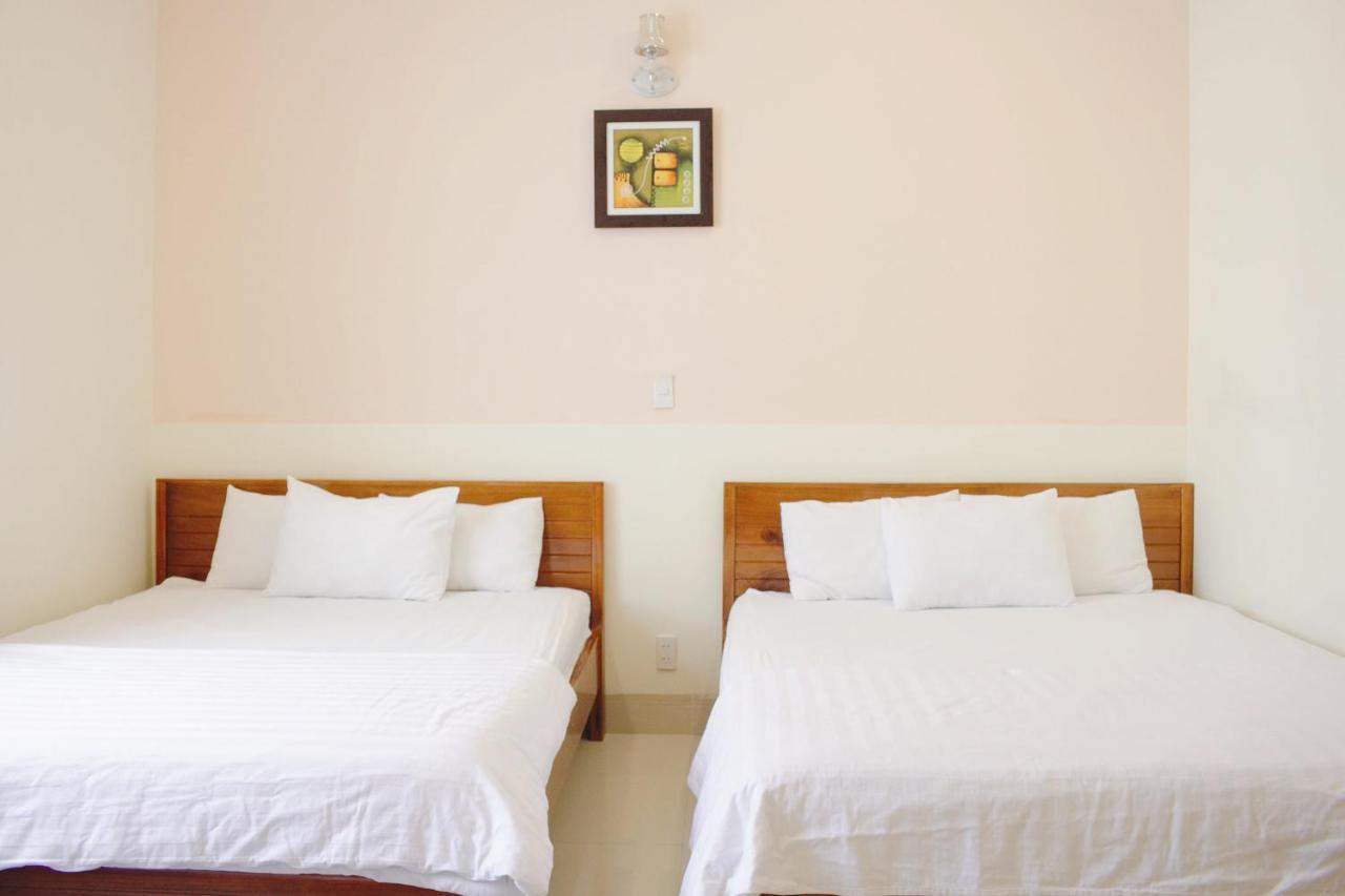 Sunny Hotel *