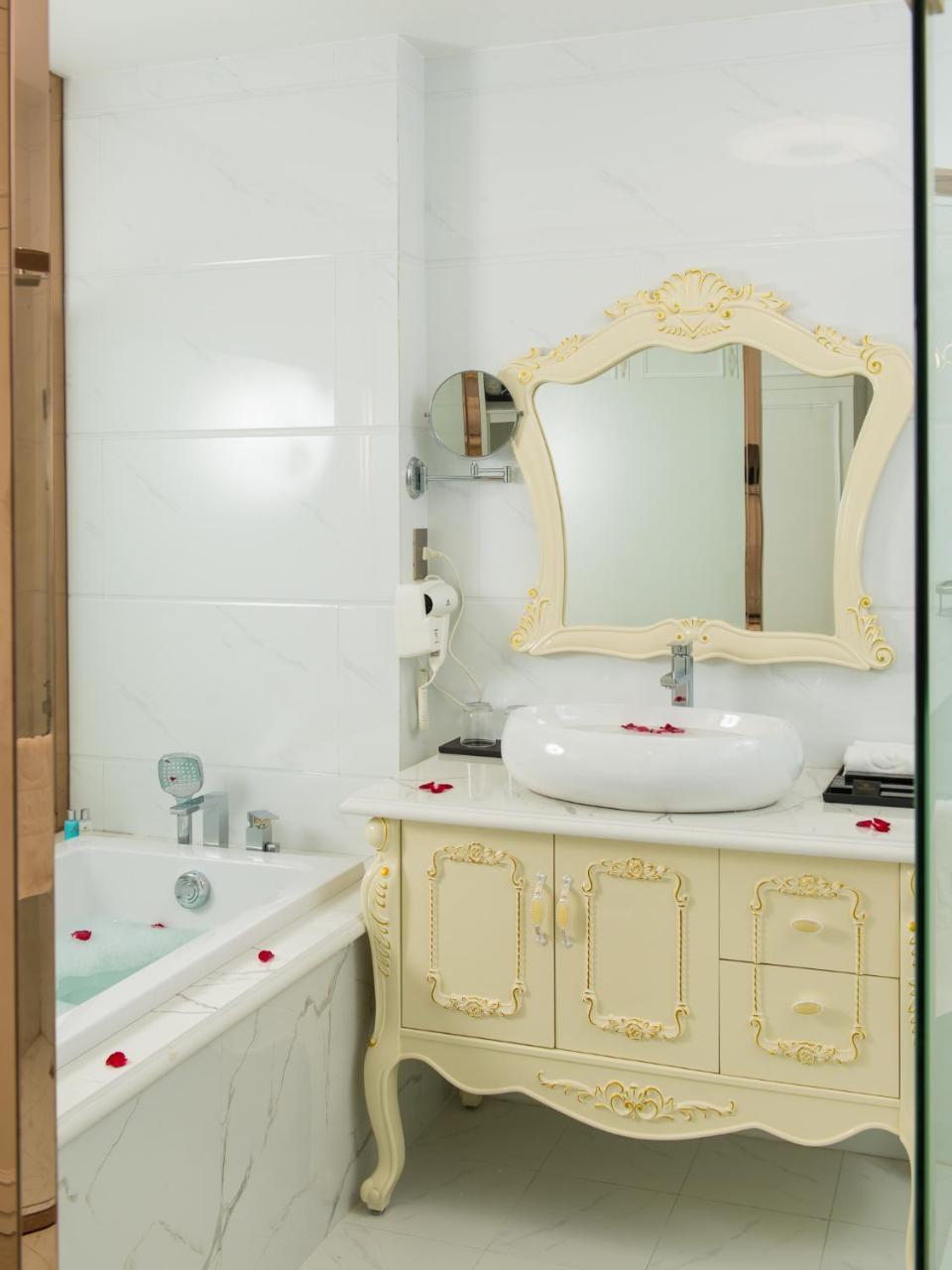 Hotel Canh Hung Palace