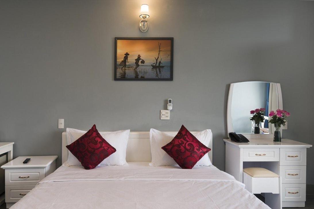 Montana Hotel Khách sạn