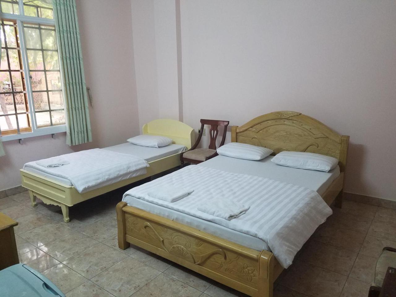 Khach San Ca Na Hotel *