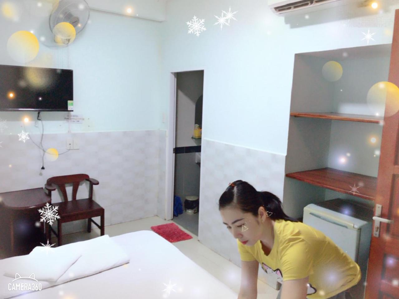 Gold Hotel