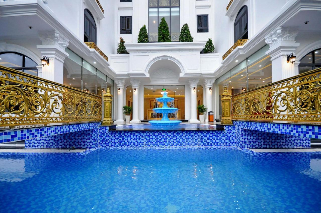 Hotel Crown Nguyen Hoang