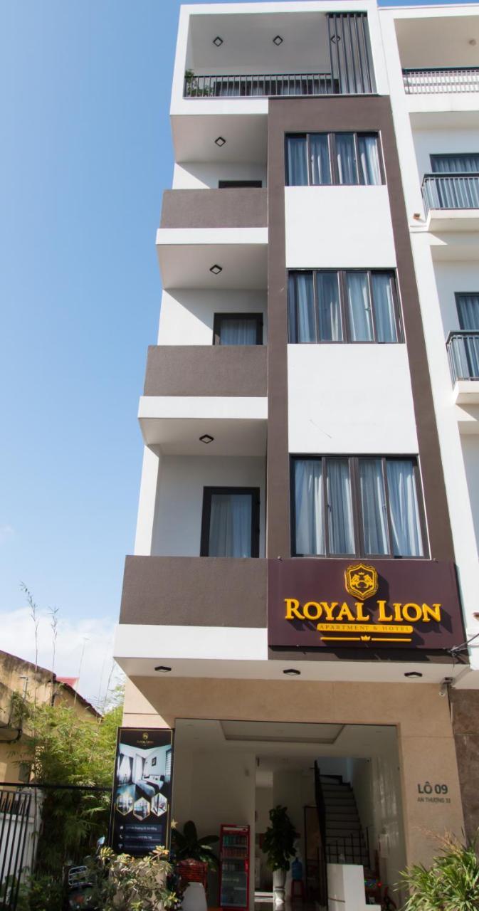 Royal Lion & 3*