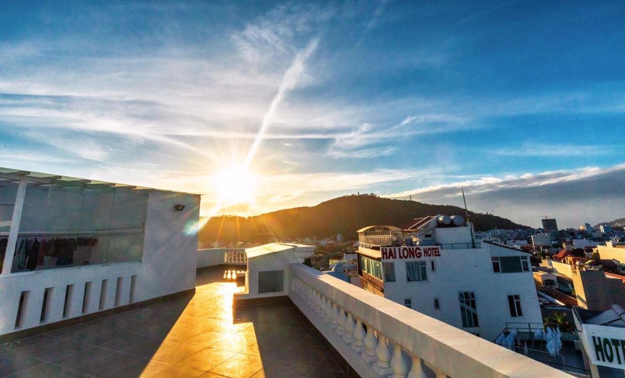 La Castle Hotel