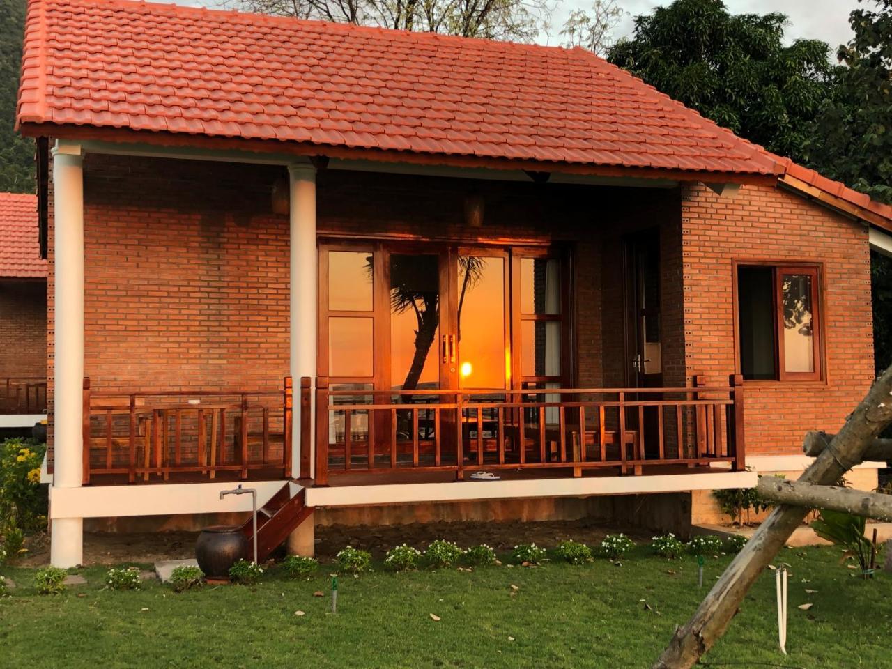 Lodge Lotus *