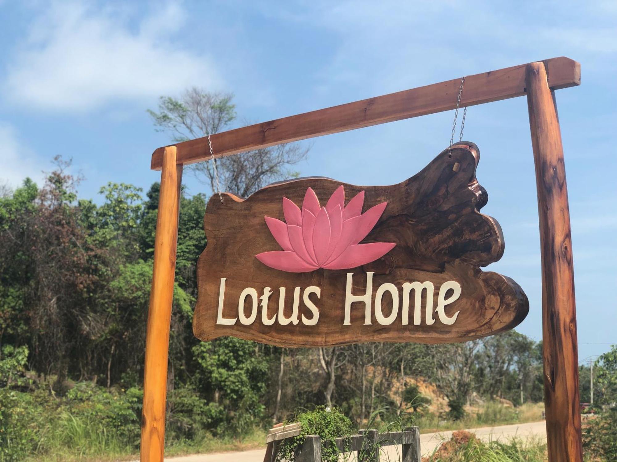 Lodge Lotus *