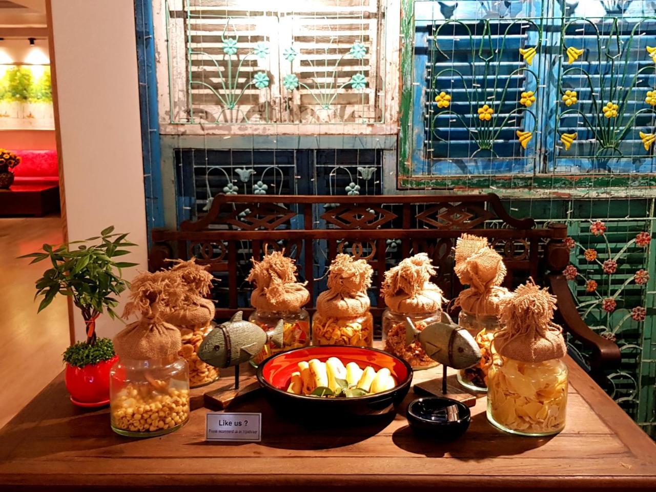 Khách sạn Asian Ruby Center Point & 3*