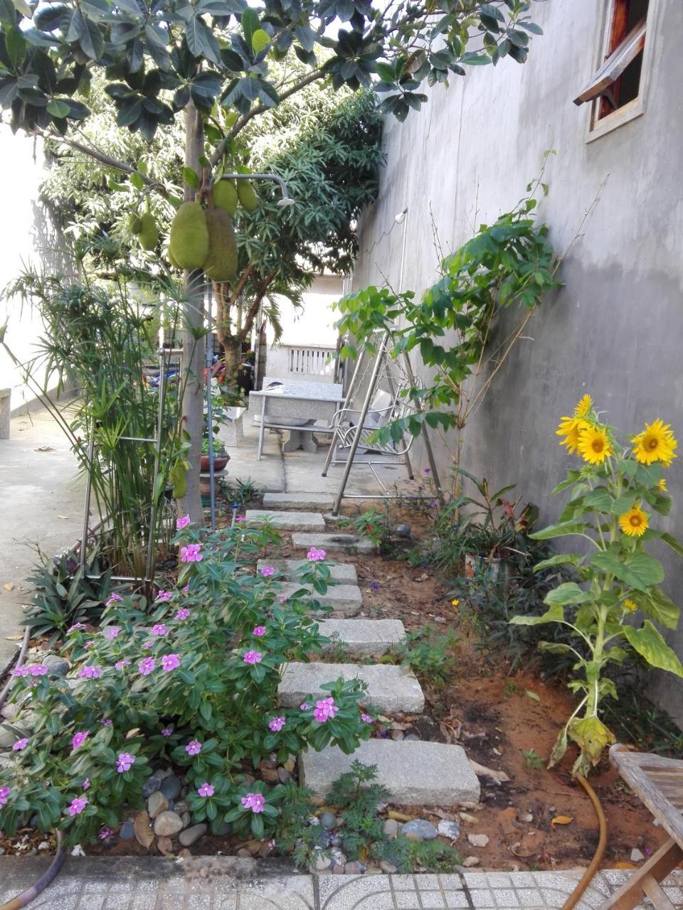 The House 17/1 Hostel
