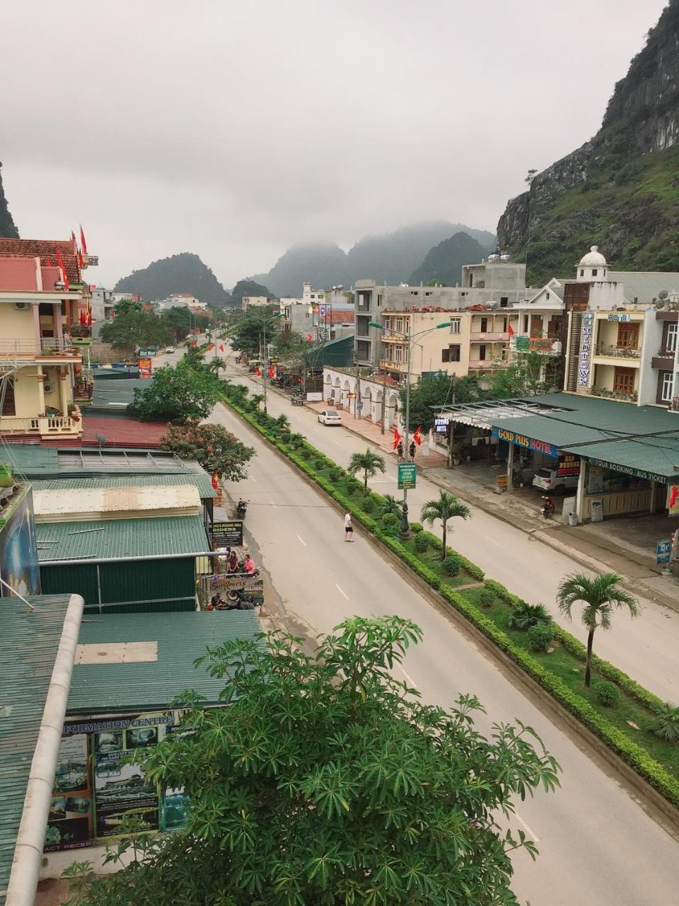 Khách sạn Golden Forest