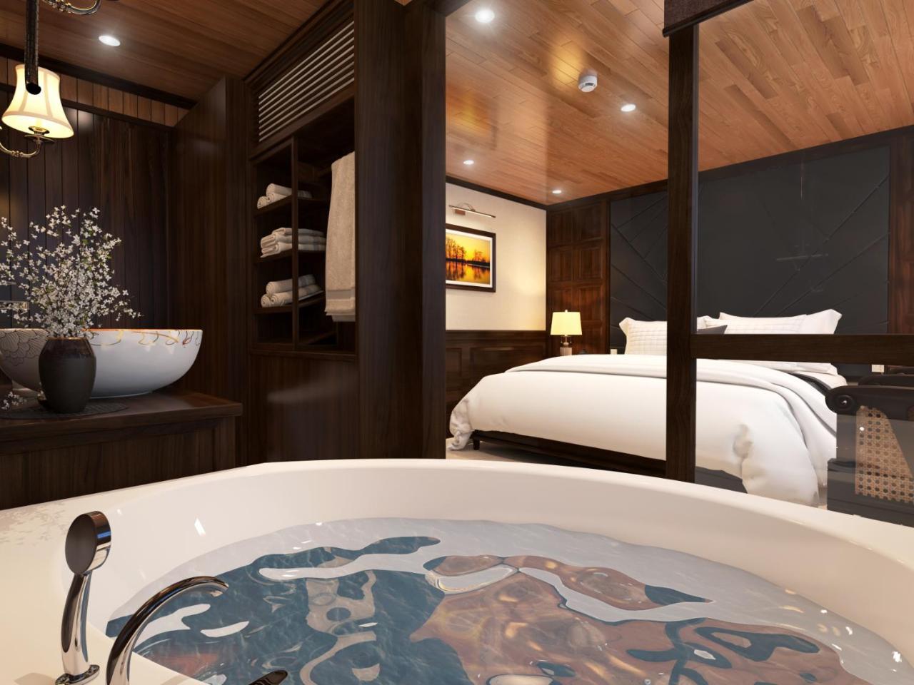 La Regina Royal Cruise Ha Long