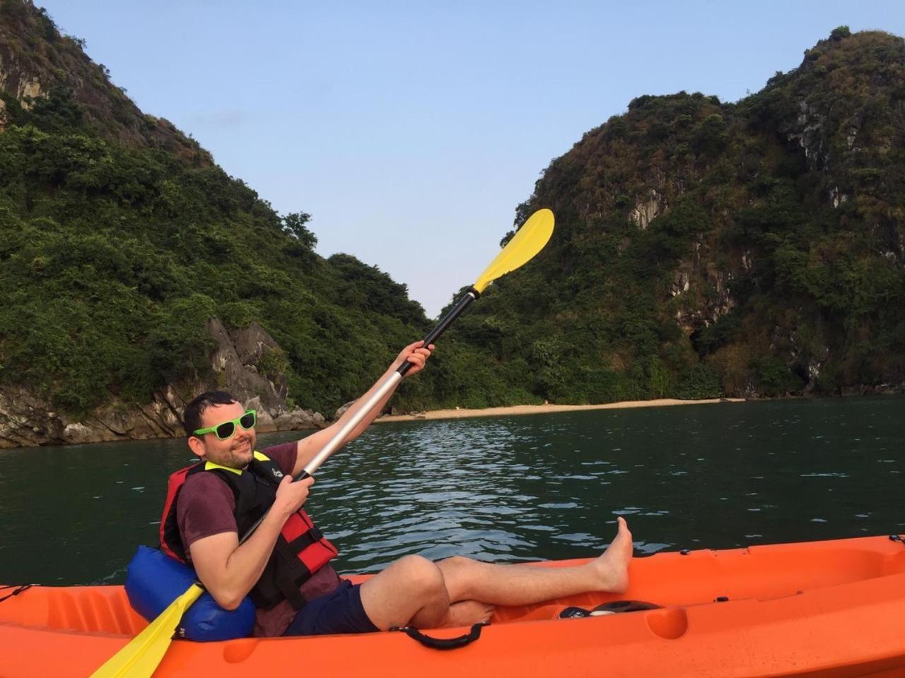  Renea Cruises Halong