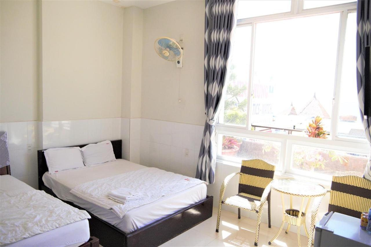 Minh Hung Hotel *