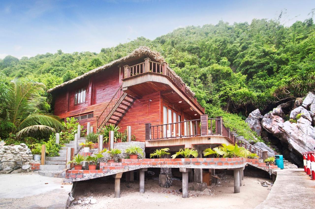 Resort Monkey Island