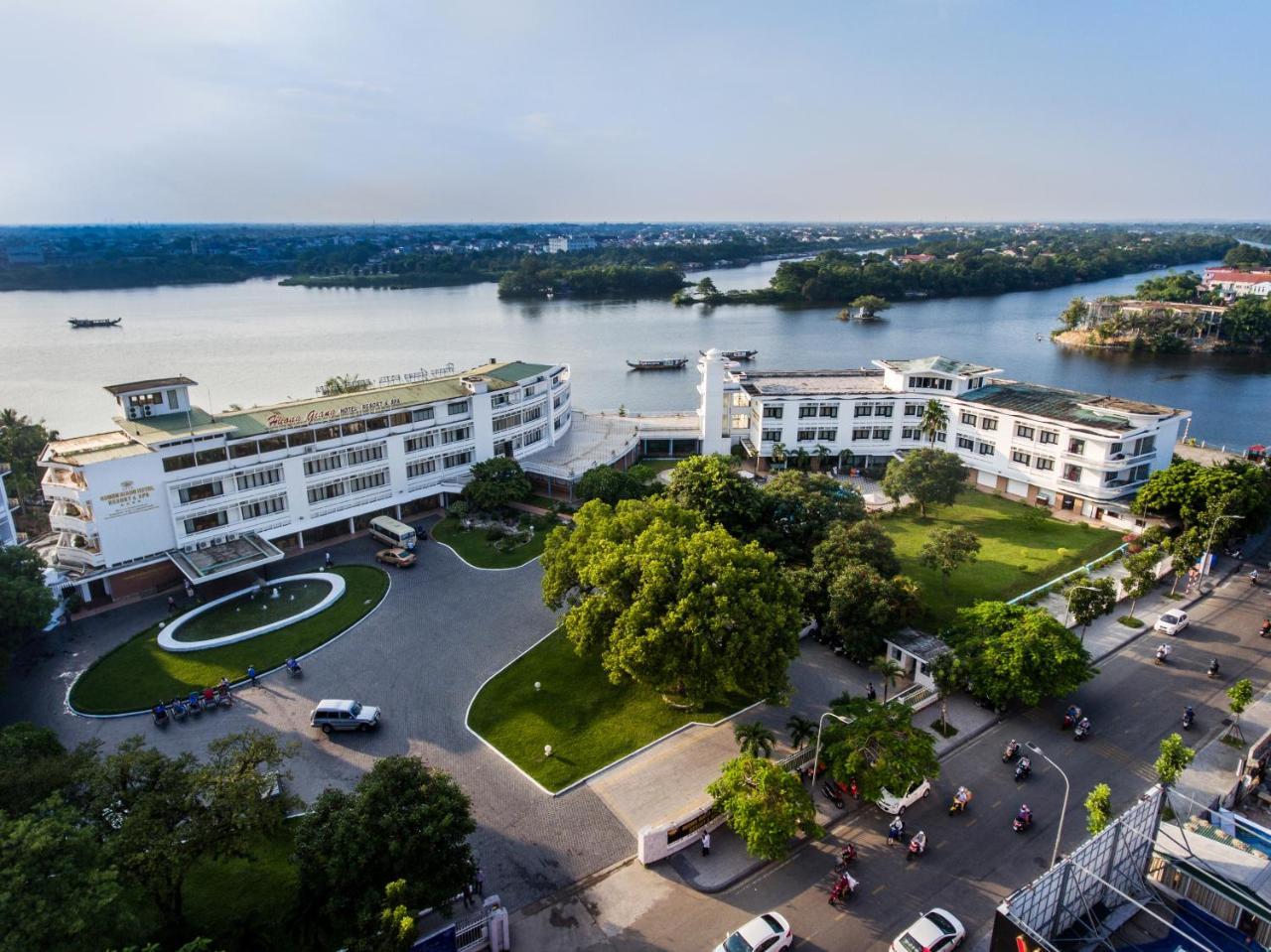 Resort Huong Giang & 4*
