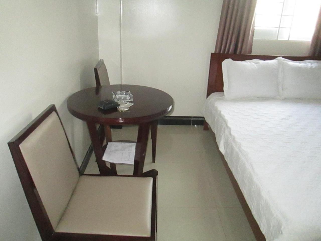 Hotel Khach San Son Ha *