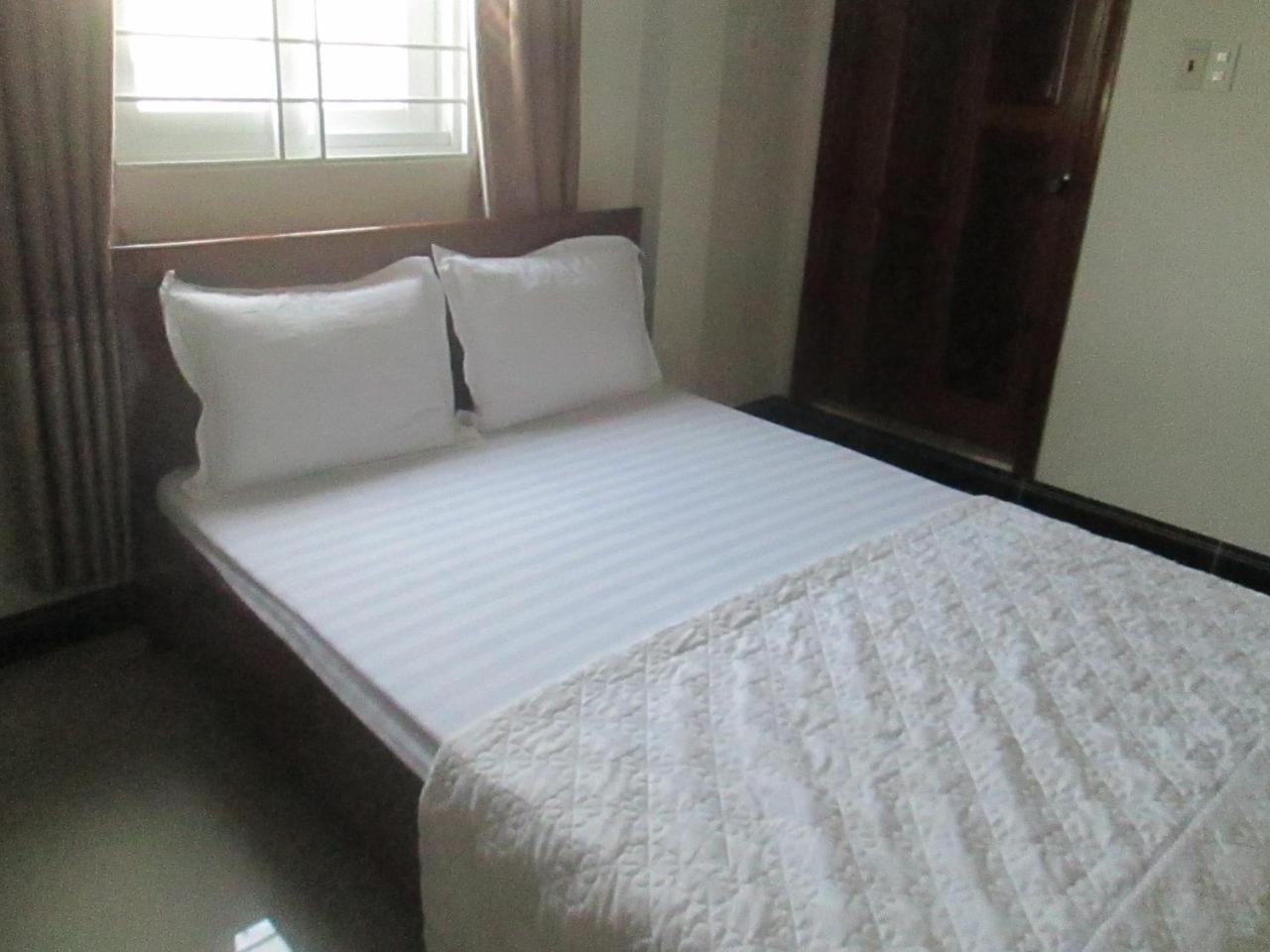 Hotel Khach San Son Ha *