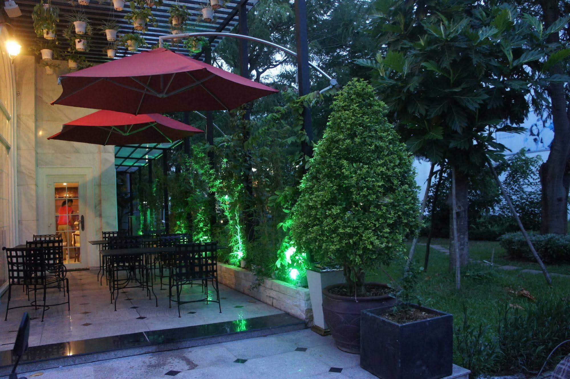 Khách sạn L'odéon Phu My Hung