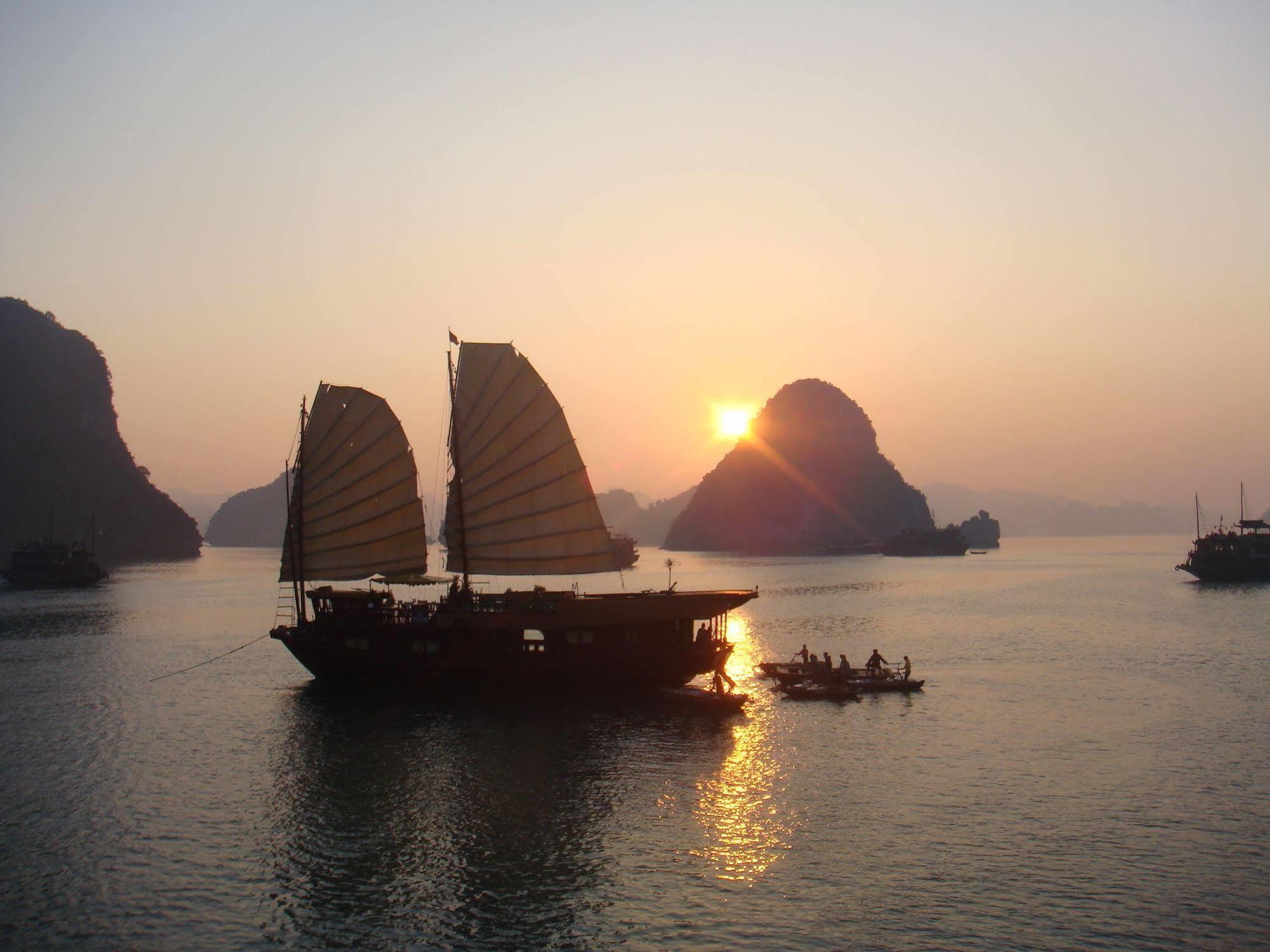 Du Thuyền Paloma Cruise  Hạ Long