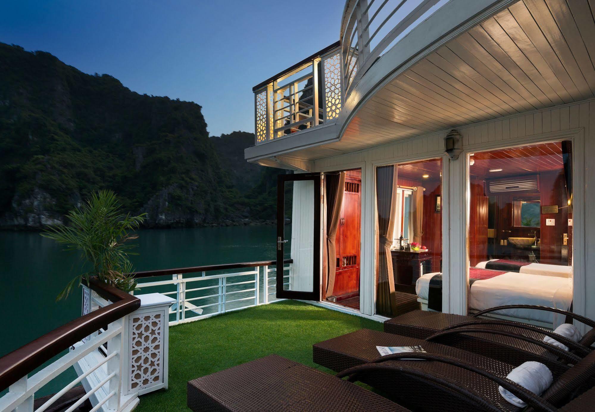 Du Thuyền Paloma Cruise Hạ Long