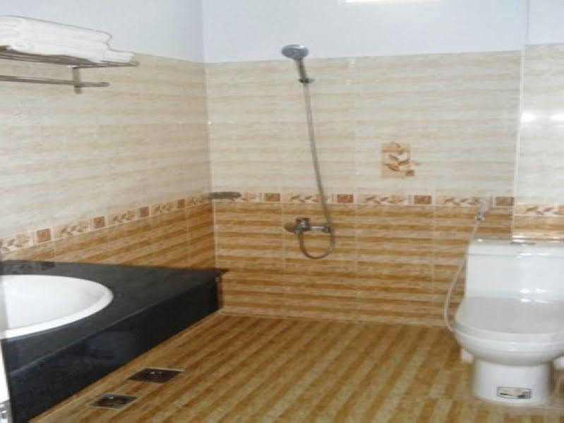 Quynh Anh Hotel 2*