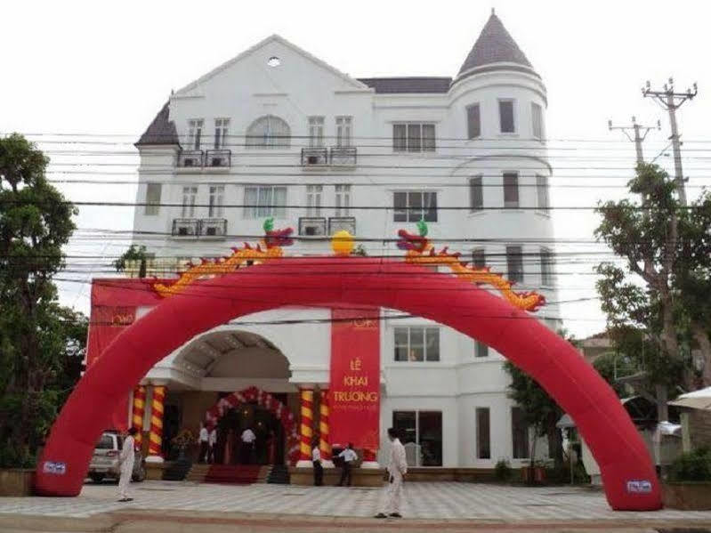 Hotel White 3*