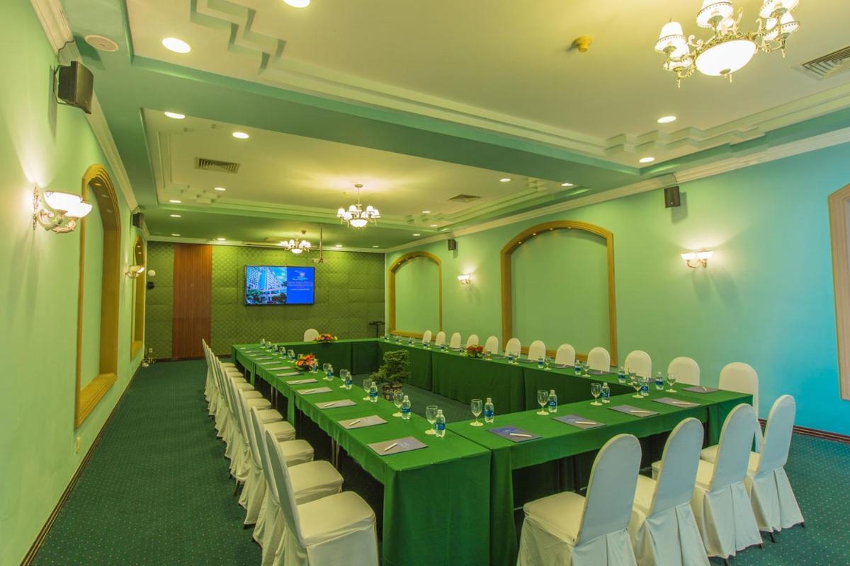 Yasaka Saigon & Hotel 4*