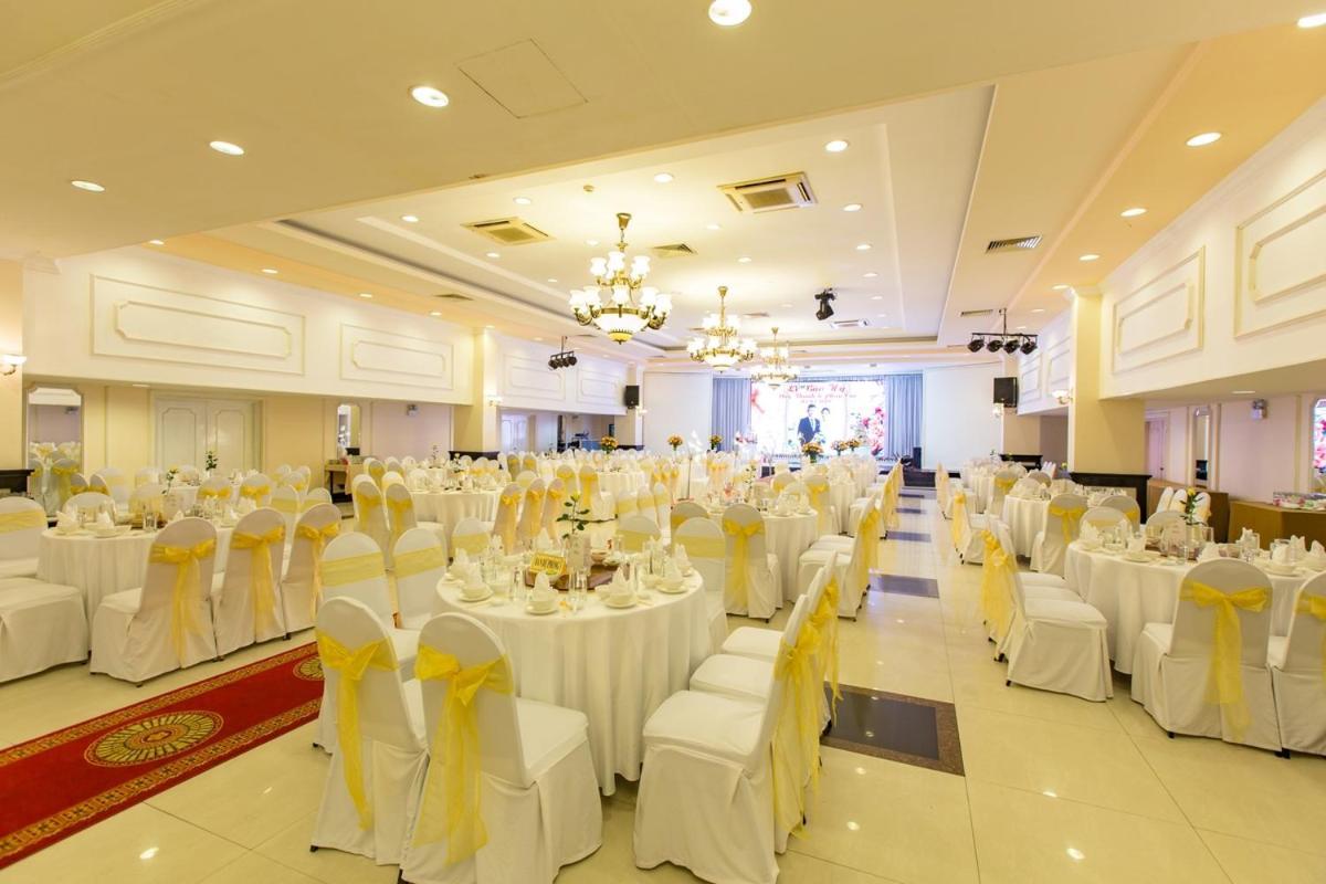 Hotel Yasaka Saigon & 4*