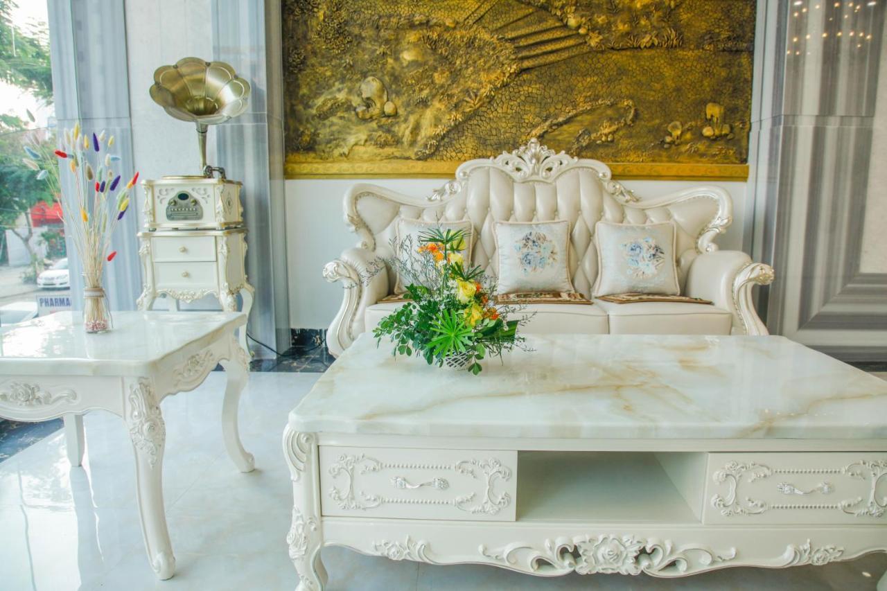 Khách sạn Royal