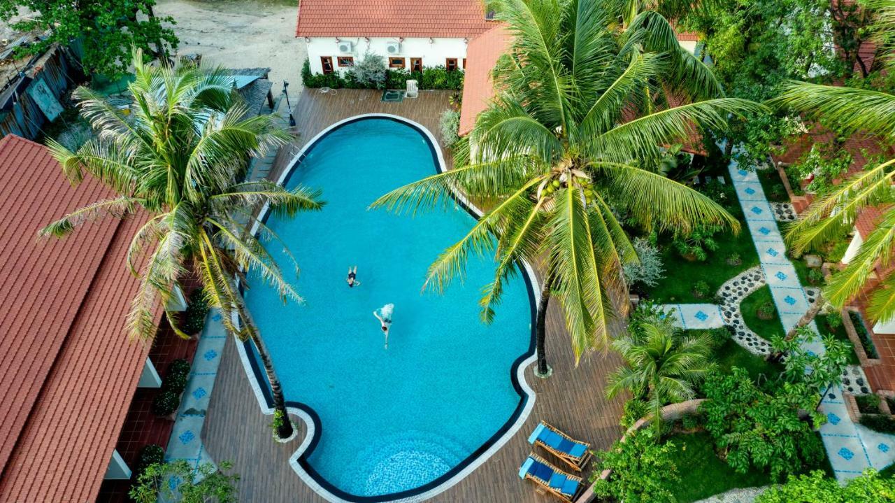 Hula Hula Beachfront 3*