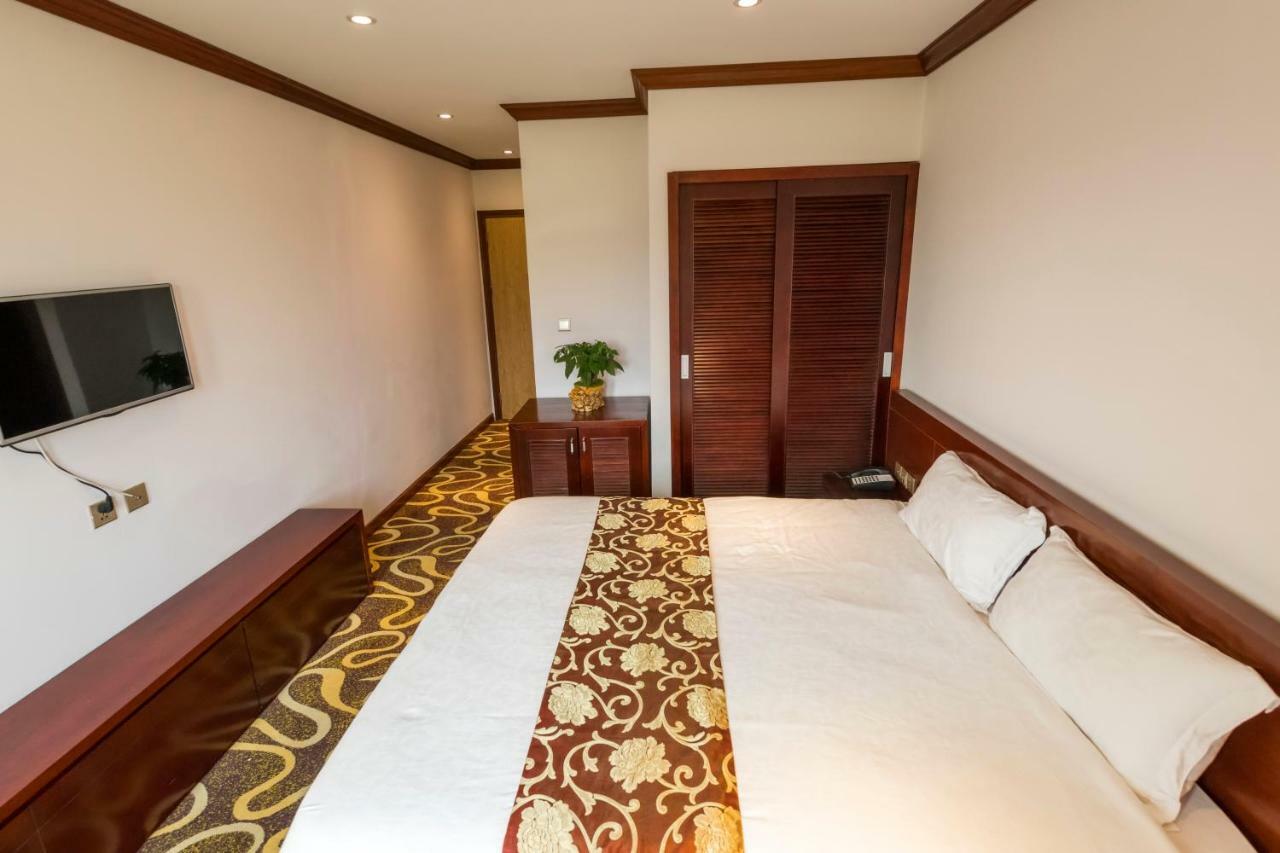Hoang Trung - Co To 3*
