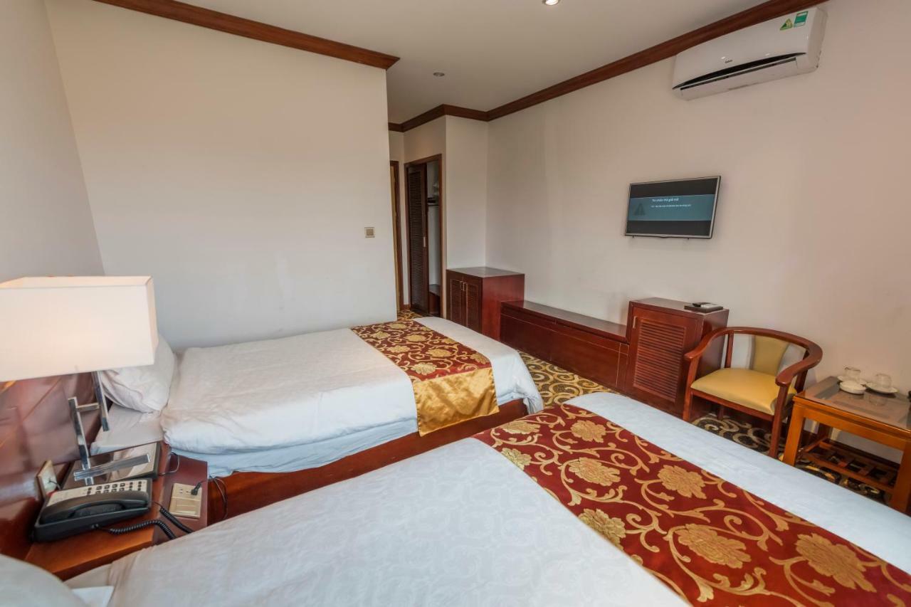 Hoang Trung - Co To 3*
