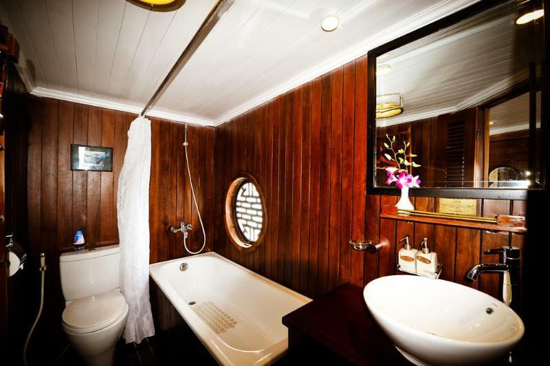 Bhaya Classic Cruises Hotel