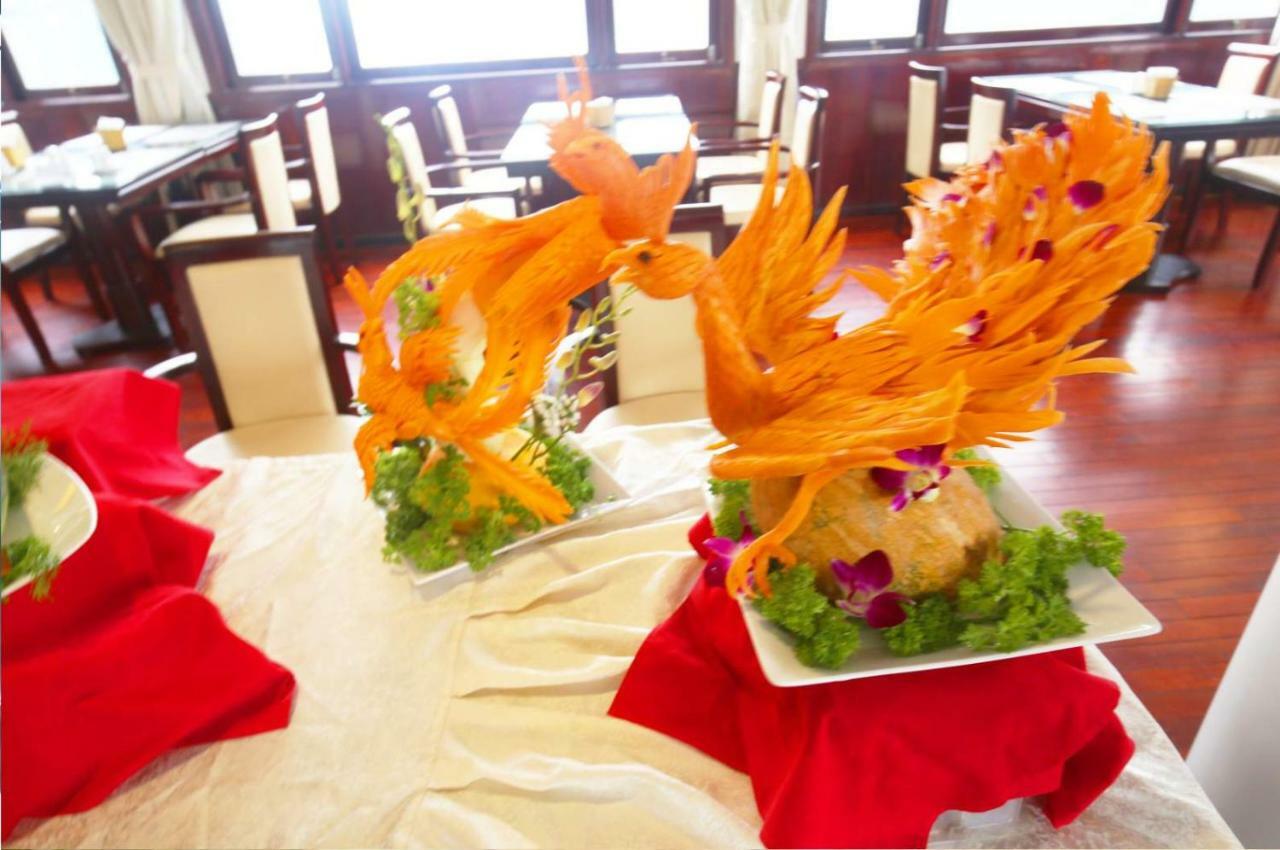 Halong Sapphire Cruise  Nan Giang