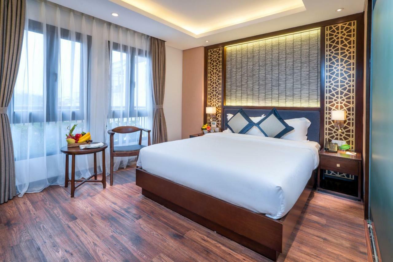 Hotel Conifer Grand