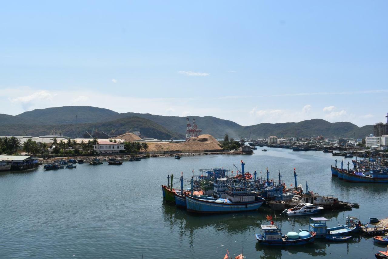 Th Khách sạn *