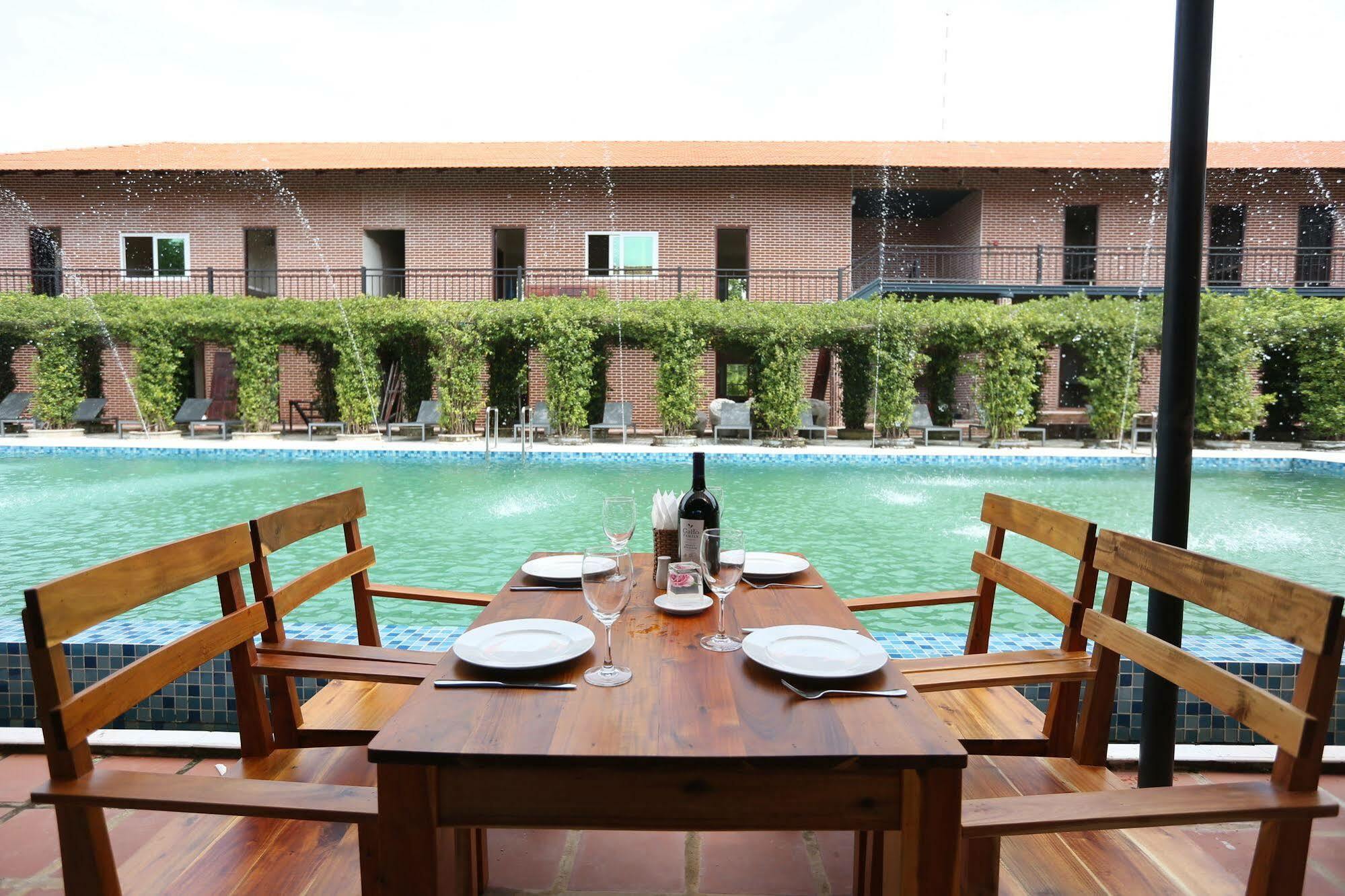 Resort Countryside Garden & Bar