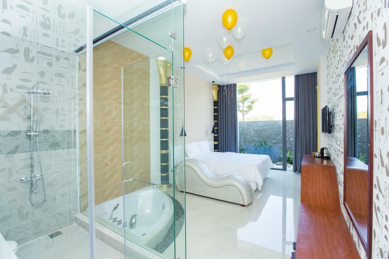 Love hotel Romely