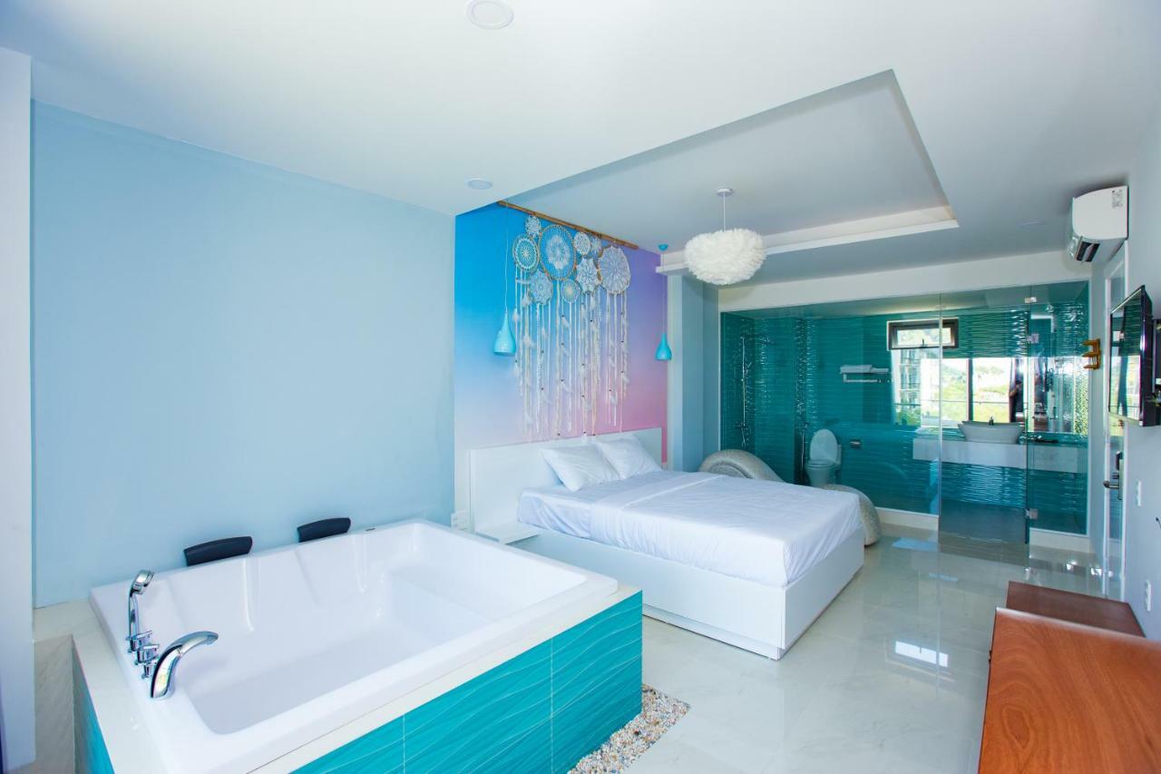 Love hotel Romely
