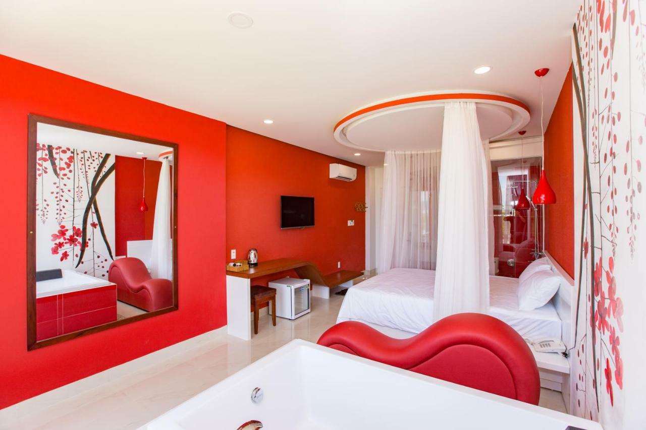 Love hotel Romely