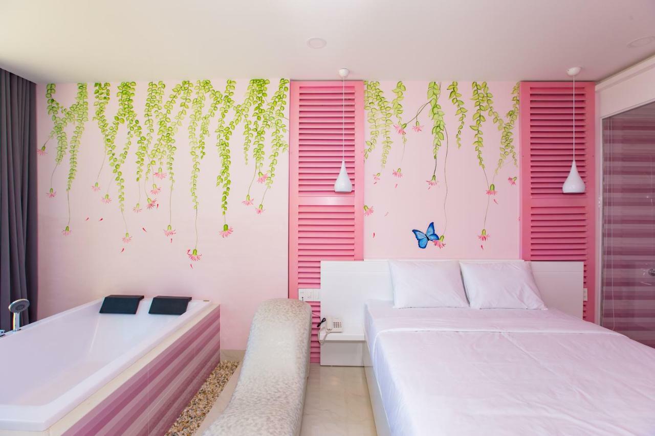 Love hotel Romely *