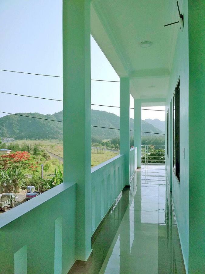 Thu Thuy * Chan Chau