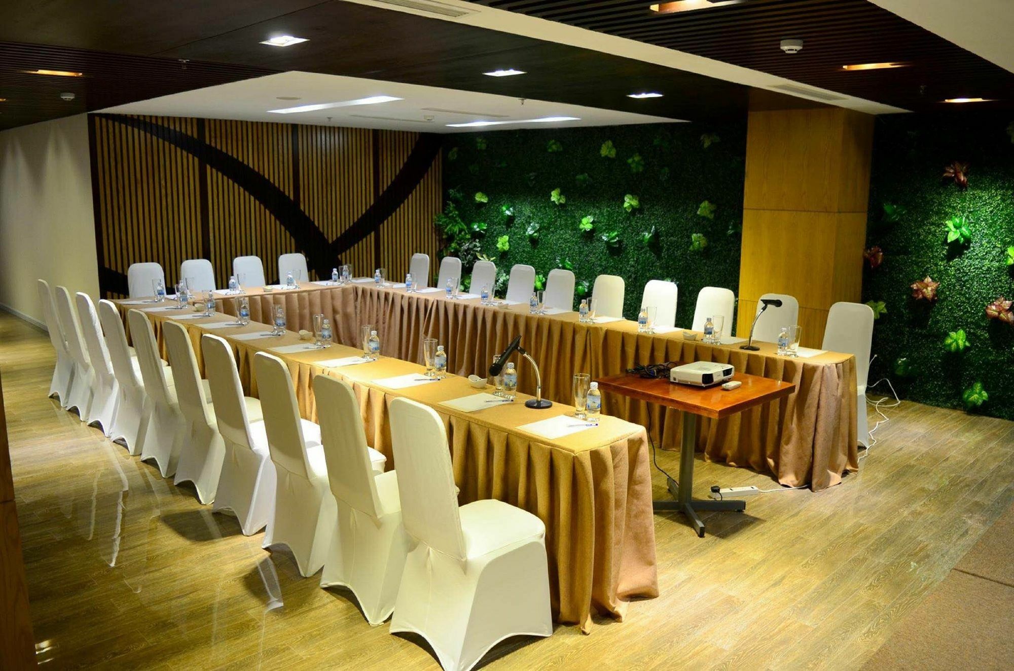 King Town Grand & Wedding Center Hotel