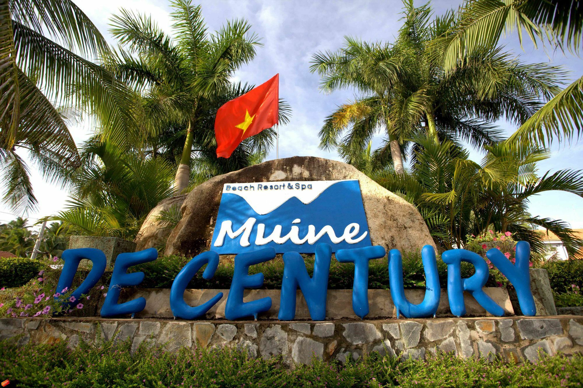 Muine Century & 4*