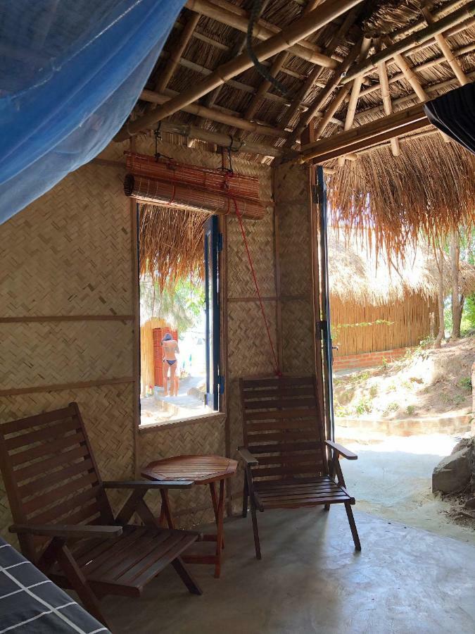 Hostel Life's A Beach Backpacker